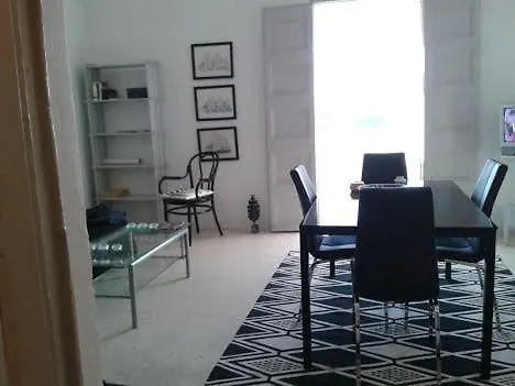 Valletta Central Sea View,Budget Apartment