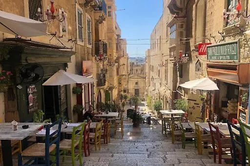 Valletta Central Sea View,Budget Apartment